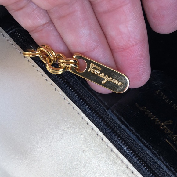 Vintage - SALVATORE FERRAGAMO #L 21 1515 Leather Crossbody Shoulder Bag - Picture 6 of 12